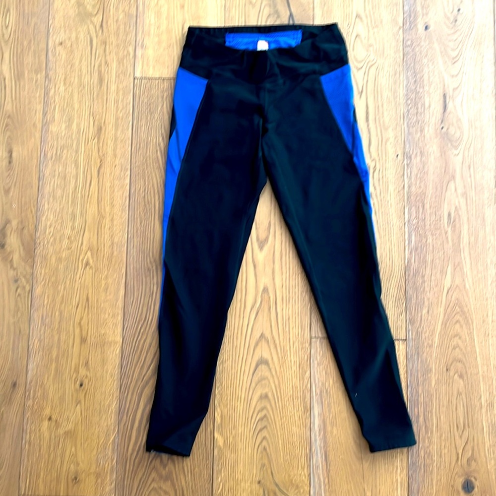 Lucy size small running tights